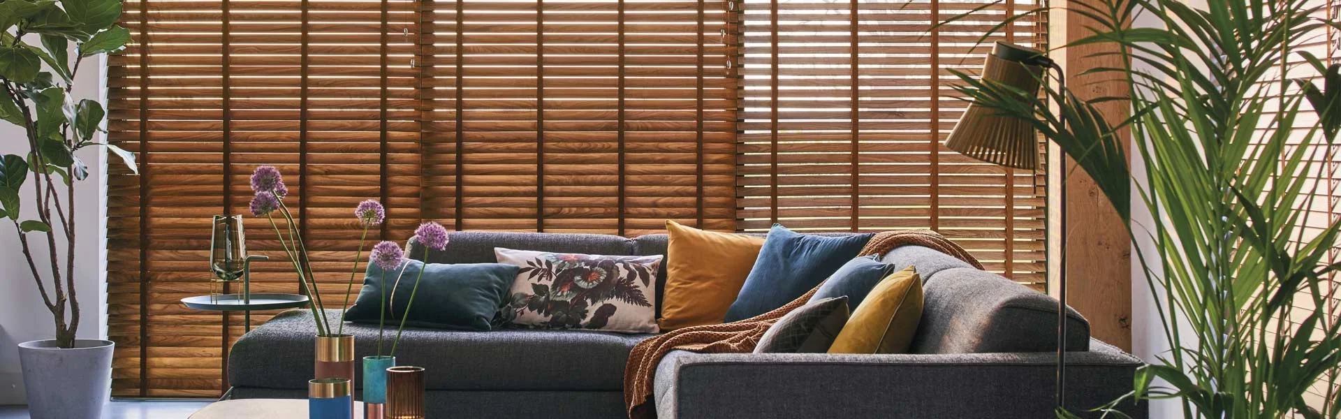 583-raamdecoratie_houtenjaloezie-header.webp 583-raamdecoratie_houtenjaloezie-header.webp